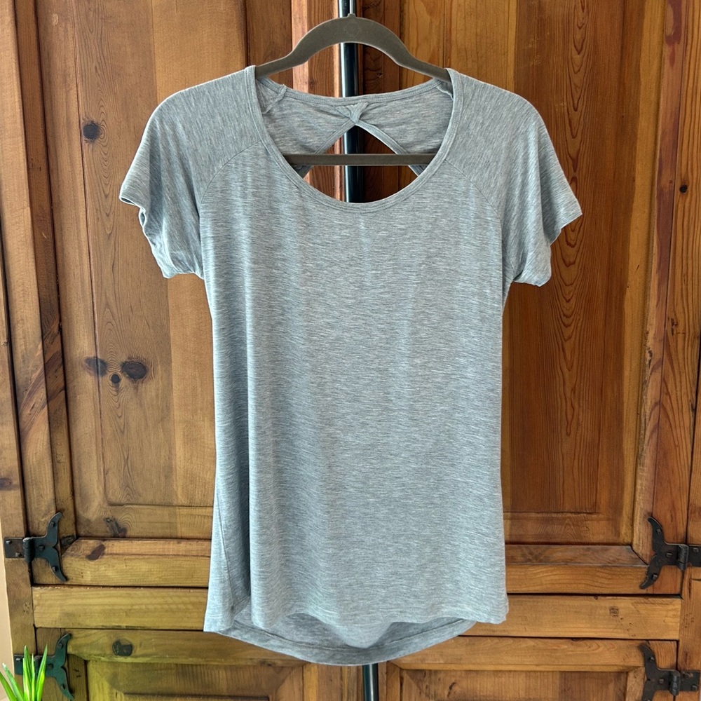 Gray Short-sleeve Sports Tee